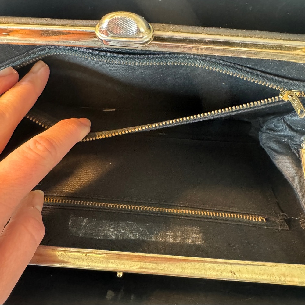 Vintage 1960s Rambler by Kaden Black Leather Handbag - Picture 9 of 16